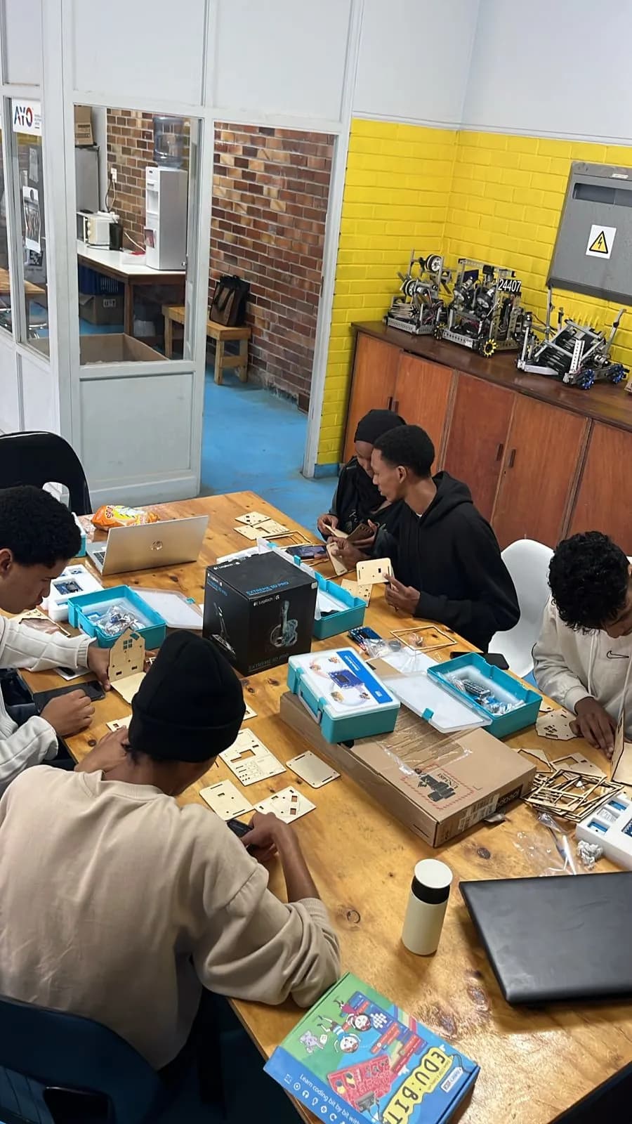 sheenbot∞ an der Cape Academy of Mathematics, Science and Technology