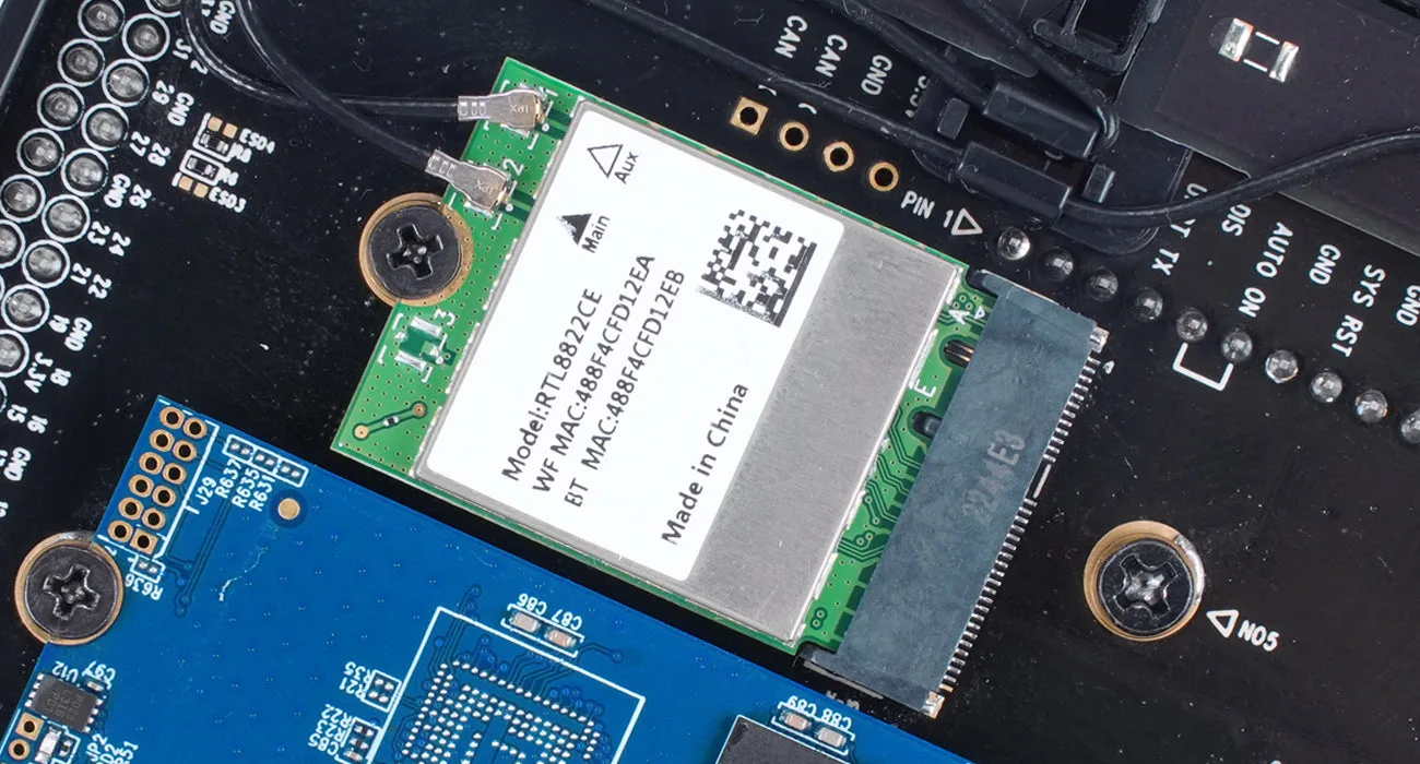 Dual-frequency wireless connectivity