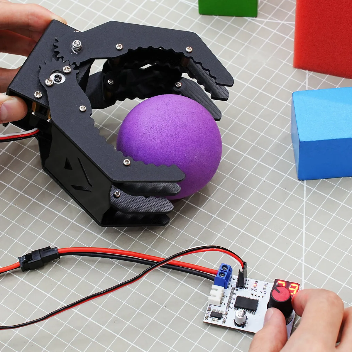 Straightforward servo control