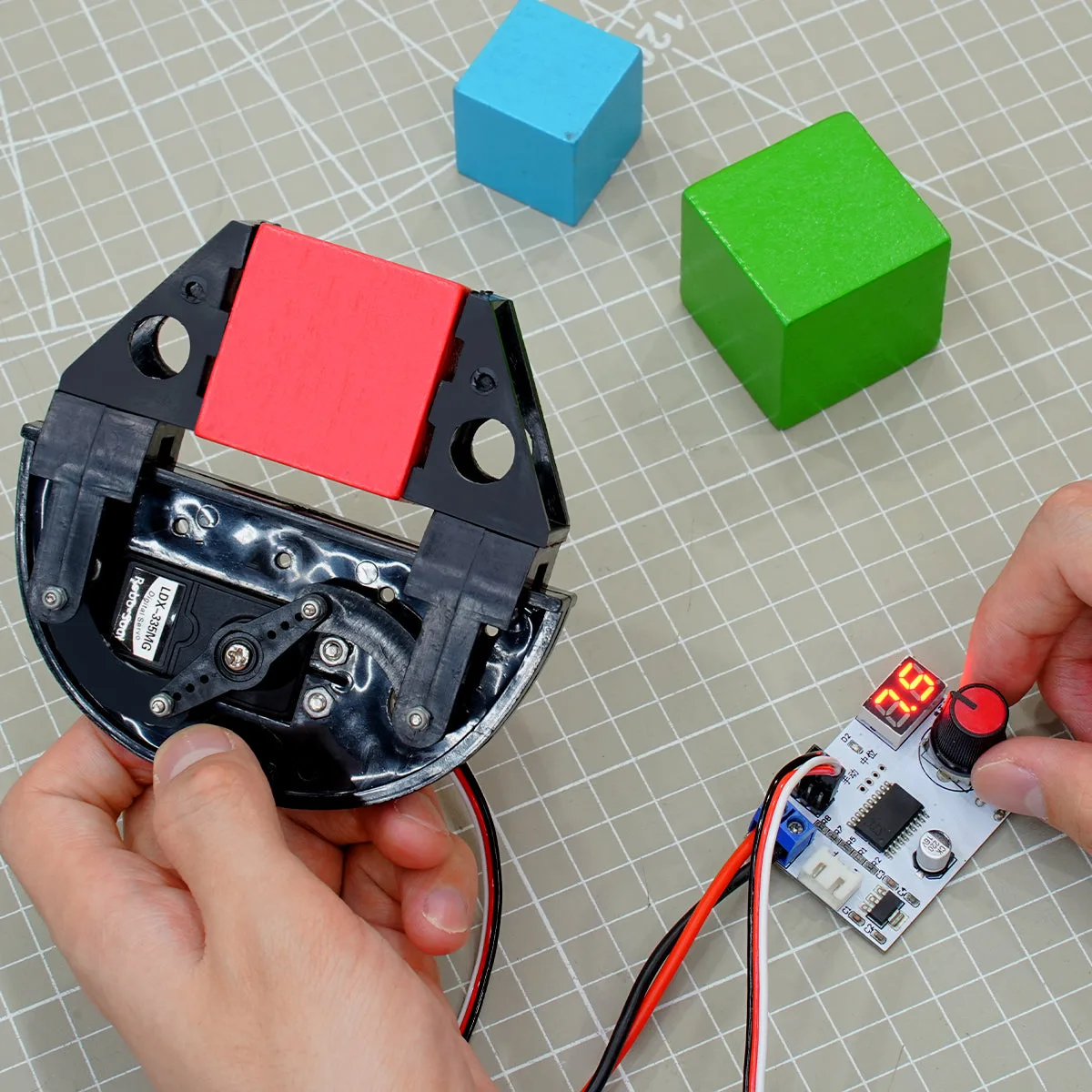 Straightforward servo control
