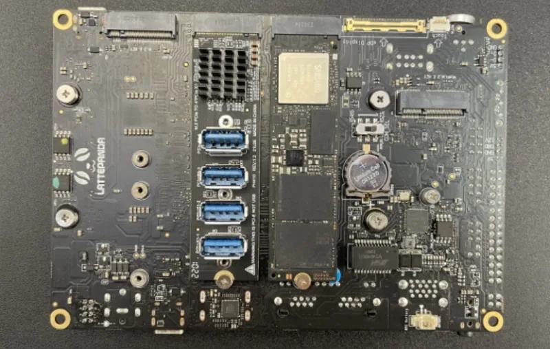 PCIe signal wiring and compatibility