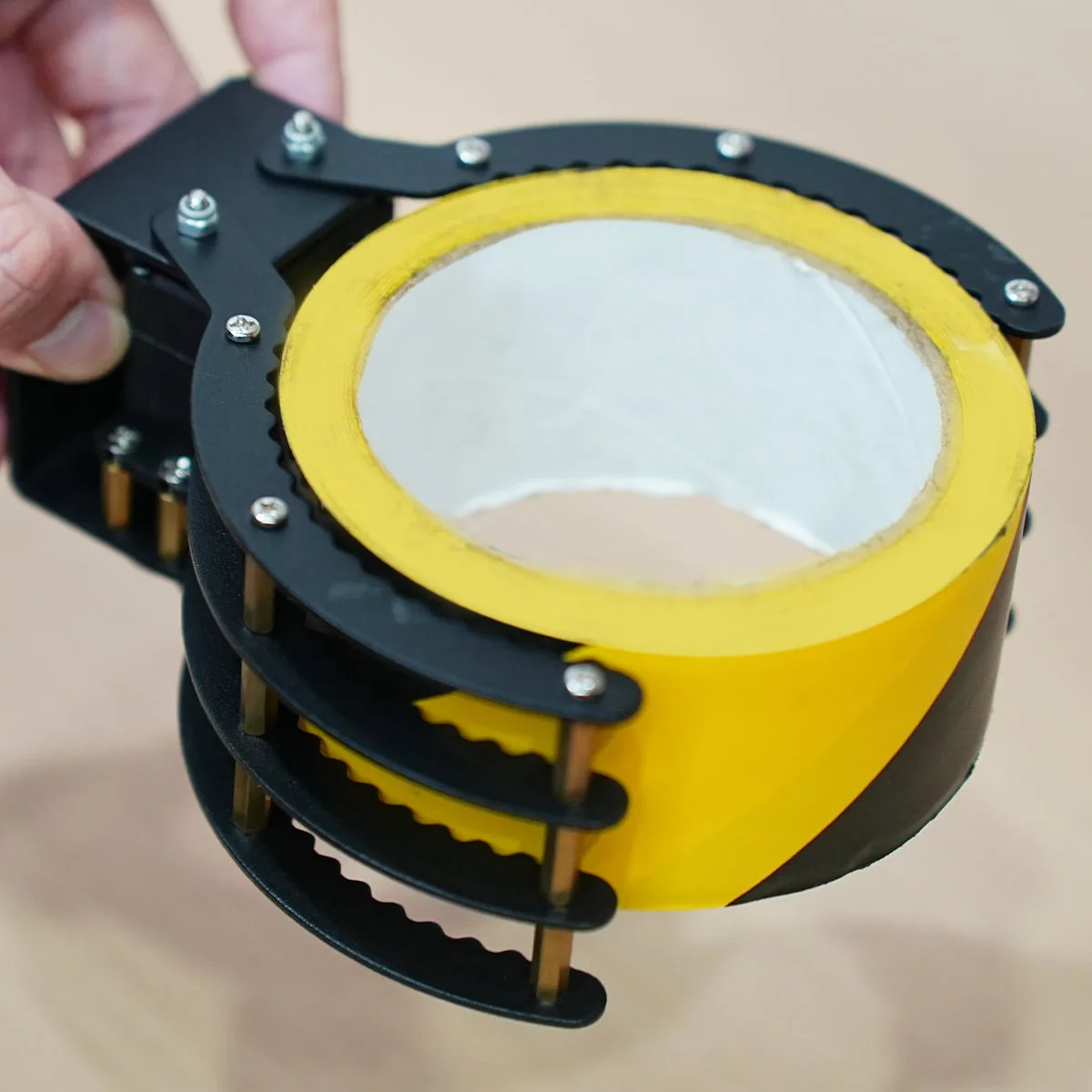Stable wrap-around grabbing